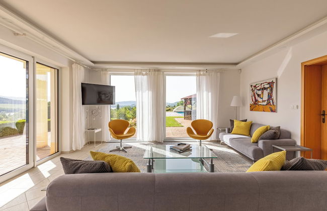 Luxury 10-bed Villa With View, Pool, Playground - Photo 10