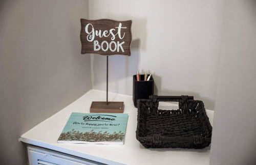 Quaint house, king bed 2min from down town - Photo 28