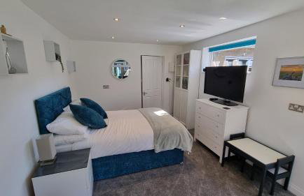 Sittingbourne 1 bed self-contained annex, with parking - Photo 23