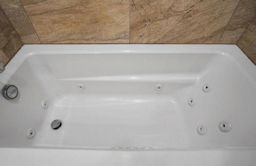 Southern Mermaid Cottage- Pet Friendly Fenced - Photo 25