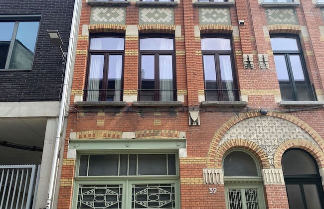 Charming Mansion in Vibrant Antwerp - Photo 42