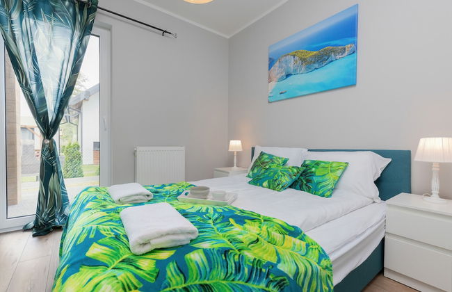 Coast Apartment With Terrace by Renters - Photo 4