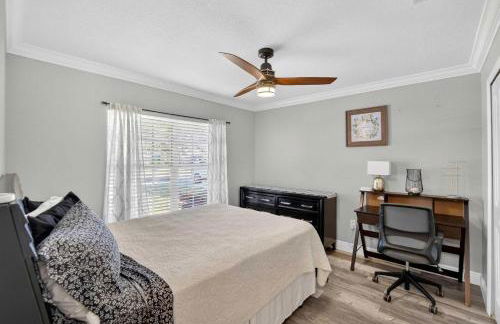 Lakefront 4-Bedroom Home with Pool - Foto 22