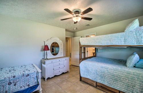 Spacious Seabrook Home with Patio 1 Mi to Beach! - Foto 33