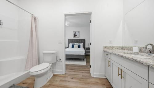 Modern 2BR2BA Retreat Bright & Airy - Photo 5