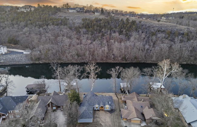 Foggy River Retreat For 16! - Photo 41