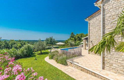 Villa Sterpazzi near Poreč with heated private pool, sea view, jacuzzi and sauna - Foto 2