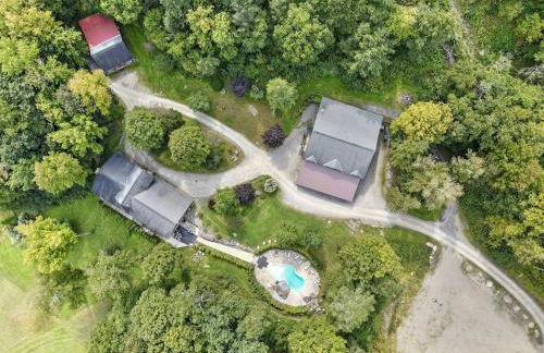 Spacious Villa Rental with a Pool for a Large Group near Catskill Mountains, New York - Photo 59