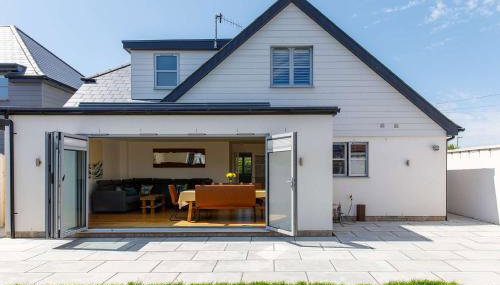 Delightful Seaside Hideaway 5 Mins to Beach - Foto 2