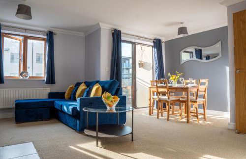 Homely Two Bedroom Apartment in Milton Keynes - Free Parking, WiFi, & Netflix - Photo 3