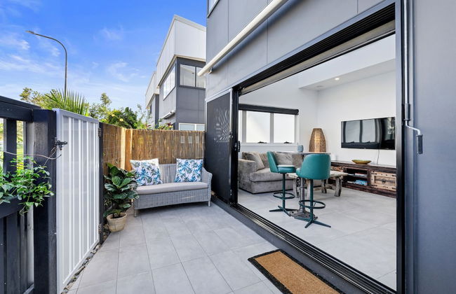 1 Bedroom Modern Townhouse in Casuarina - Photo 1