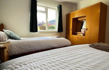 Big Group Bungalow, Sleeps 9, Perfect for Families - Photo 25