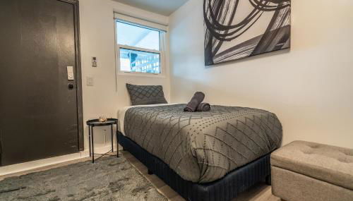 Cozy Studio w/gated parking - Photo 5