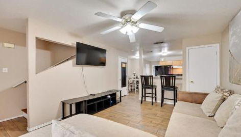 Modern 2BR Stay with Large Parking Pet Friendly - Foto 5
