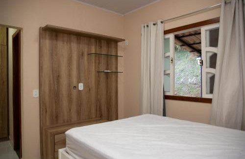 Chalé com Deck e Churrasqueira nas Montanhas - Foto 29