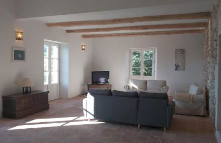 Beautiful Farmhouse with large swimming pool within walking distance of a charming, lively village - Foto 7