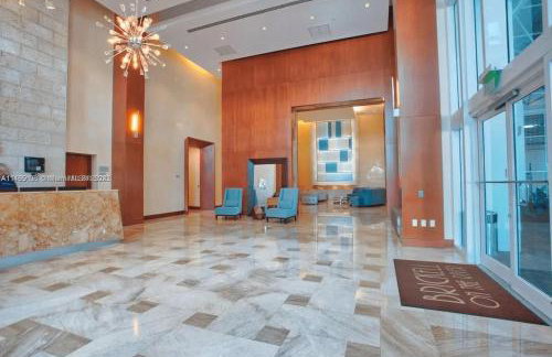 Luxury 2BD Corner Loft with Stunning Miami River View - Foto 33