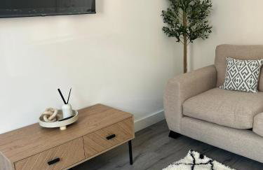 Stylish Barwell Home C with Free Parking - Sleeps 4 - Foto 12