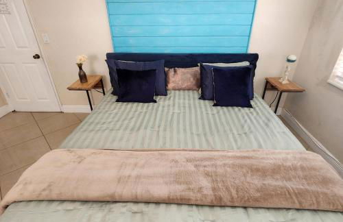 Prime Location Gateway with Pool & Patios, Near Beaches, Groceries and Restaurants - Photo 71