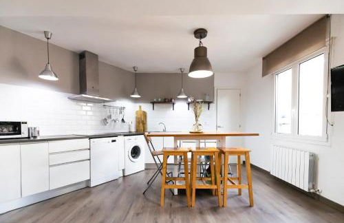 AkomodaT en apartamento luminoso junto al paseo de la ría - Foto 3