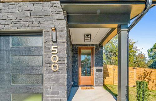 Modern 4BR Retreat in Uptown! - Foto 5