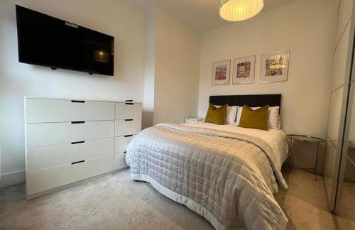 Beautiful 2 Bed Centrally Located Flat Close to 3 Stations - Foto 14