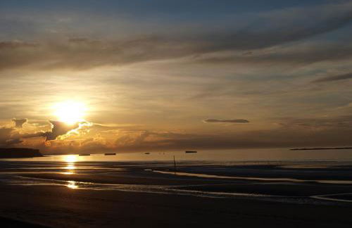 Gites "Bord de Mer" PMR ou "Arromanches" 2 chambres en FRONT DE MER à Asnelles , 3km d'Arromanches, 10km de Bayeux - Foto 12