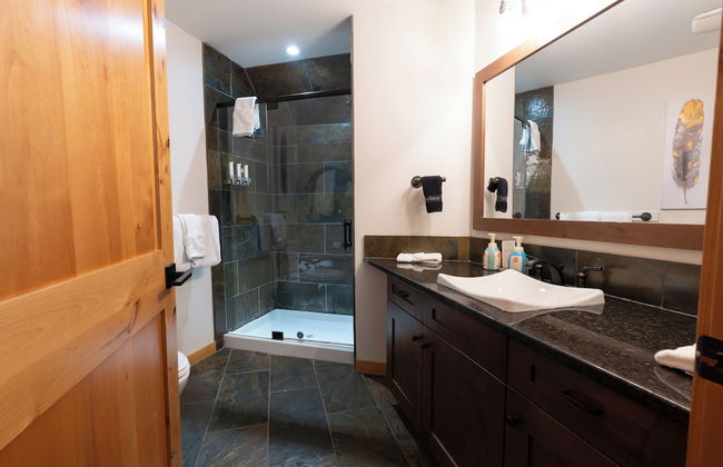 Rundle Cliffs Lodge by Canmore Premier - Photo 17