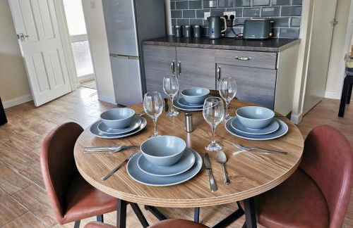 Goldthorn Wolverhampton sleeps 5 long term comfortably and families - Foto 16