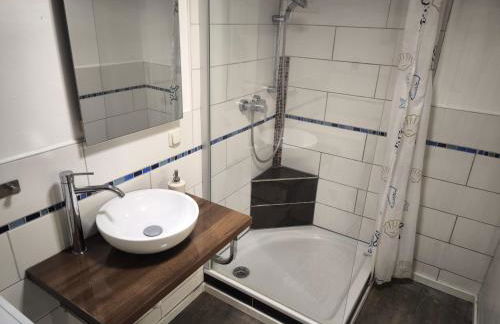 Simple 2-Person Apartment near Altdorf - Foto 10