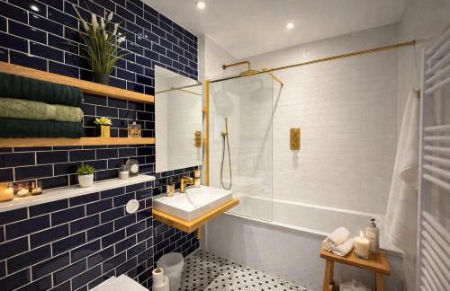 Beautiful view to Canary Wharf , O2 arena , near by London Excel 3-beds - Photo 9