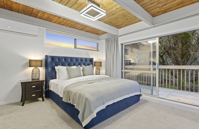 Hilltop Country Retreat with Seaviews - Foto 23