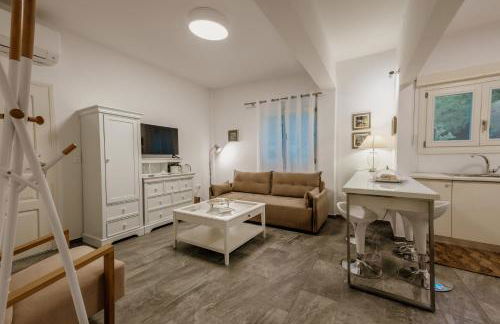 Chrisi Holiday Home - 500 sqm Private Gardens & Nature View - 300m by the sea - Photo 49