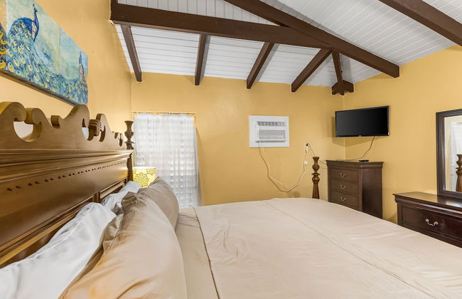 A Getaway From Your Getaway 1 Bedroom Condo by RedAwning - Photo 5