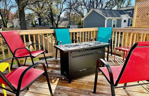 Birdsong Bungalow - Hot Tub, Game Room, Fire Pit - Foto 19