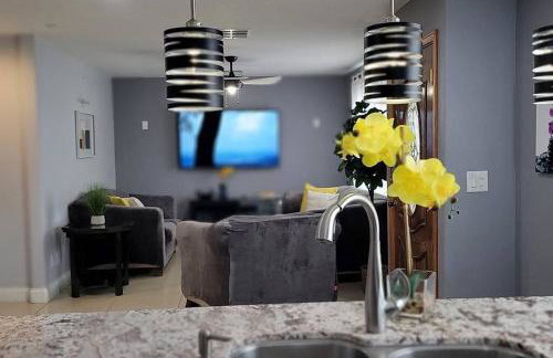 K - Fully remodeled and professionally decorated - Foto 12