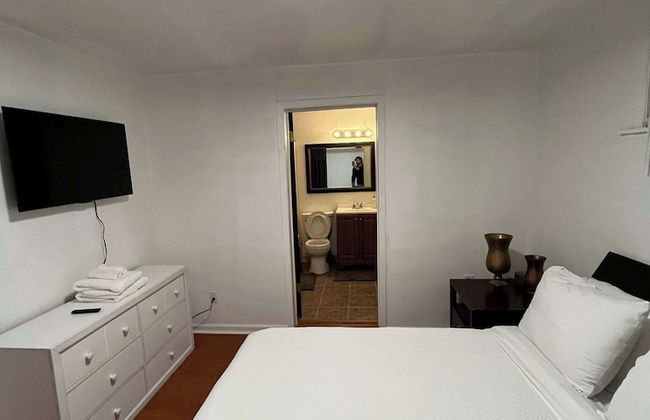 Steps From Downtown Minutes to the Airport - Photo 7