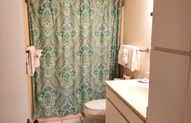 Sunset Beach 202 2 Bedroom Condo by RedAwning - Photo 9