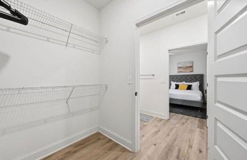 Chic 2BR2BA Home Great Location - Photo 5