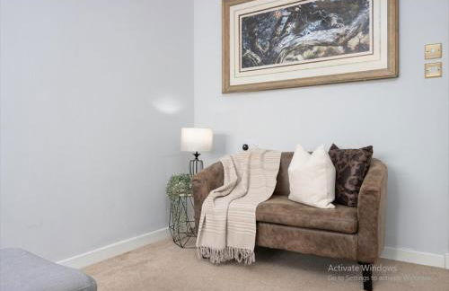 Modern 5-Bedroom House - Bannockburn - Photo 1