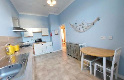 The Octopus - at Largs Town Centre with Private Parking - Foto 10