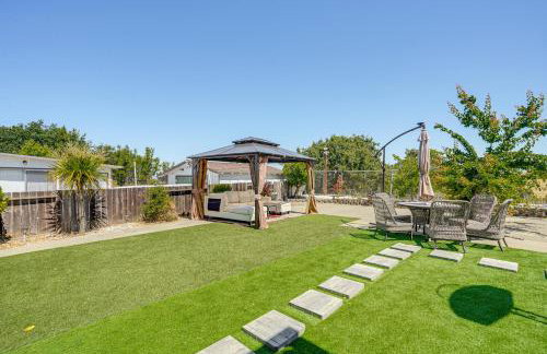 Bay and Hill Views Modern Hercules Home - Foto 28