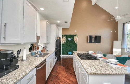 3BR/3.5BA Three Story East Downtown TownHouse with view - Photo 41