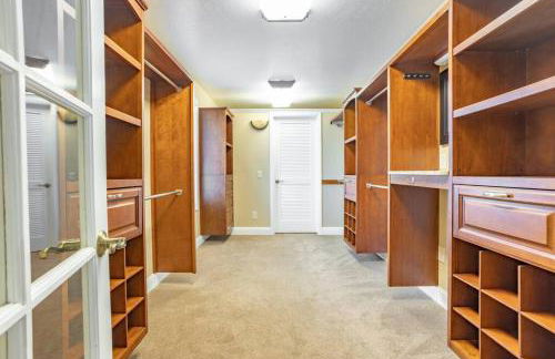 Spacious Stay near Airport, Downtown & Ski Resorts - Photo 10