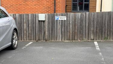 Luxury 2bed Sleeps 4 Flat Nr White Rose w Free Parking, Desks and Fast WiFi - Foto 3