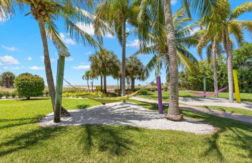 South Beach Condo Hotel by Travel Resort Services, Inc. - Photo 18