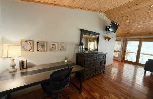 Luxury Waterfront Retreat on Black Lake - Foto 25