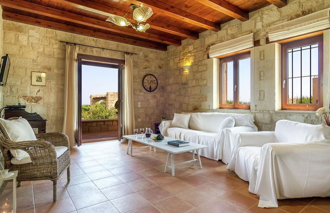 Villa in Kamisiana With Private Pool & Beach - Photo 12