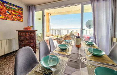 Nice Apartment In Pineda De Mar - Photo 4