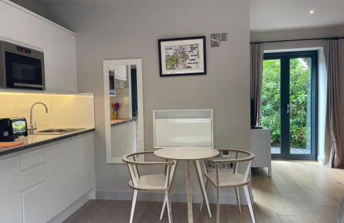 Peaceful Garden Retreat in Tunbridge Wells - Photo 8